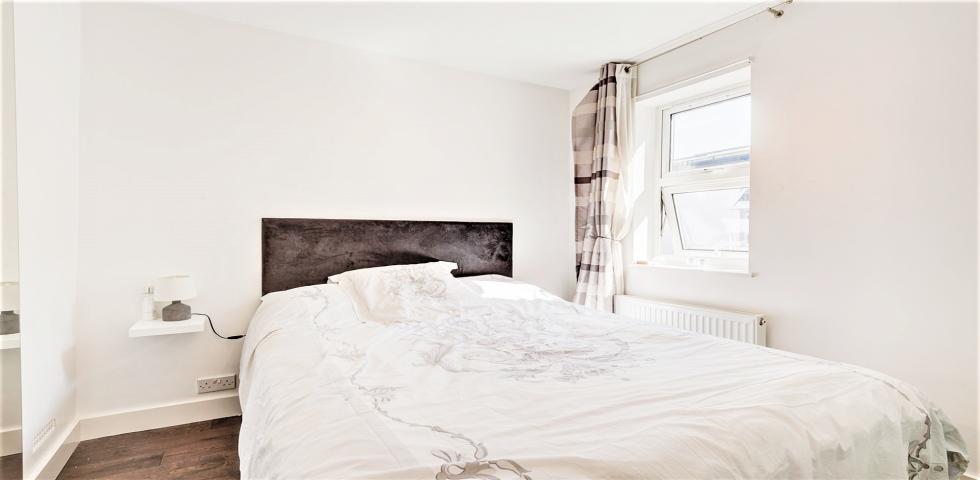 			3 Bedroom, 1 bath, 1 reception Apartment			 Mill Lane, WEST HAMPSTEAD